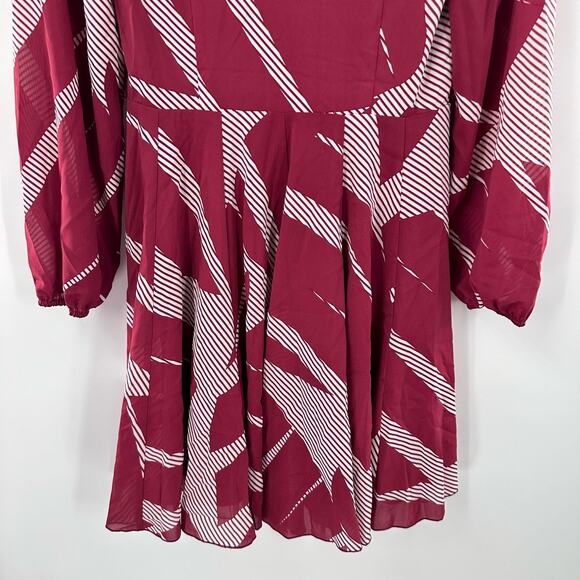 Charles Henry‎ Size S Dress Printed Mini Long Sleeve Dress V-Neck Burgundy Geo - Picture 10 of 13
